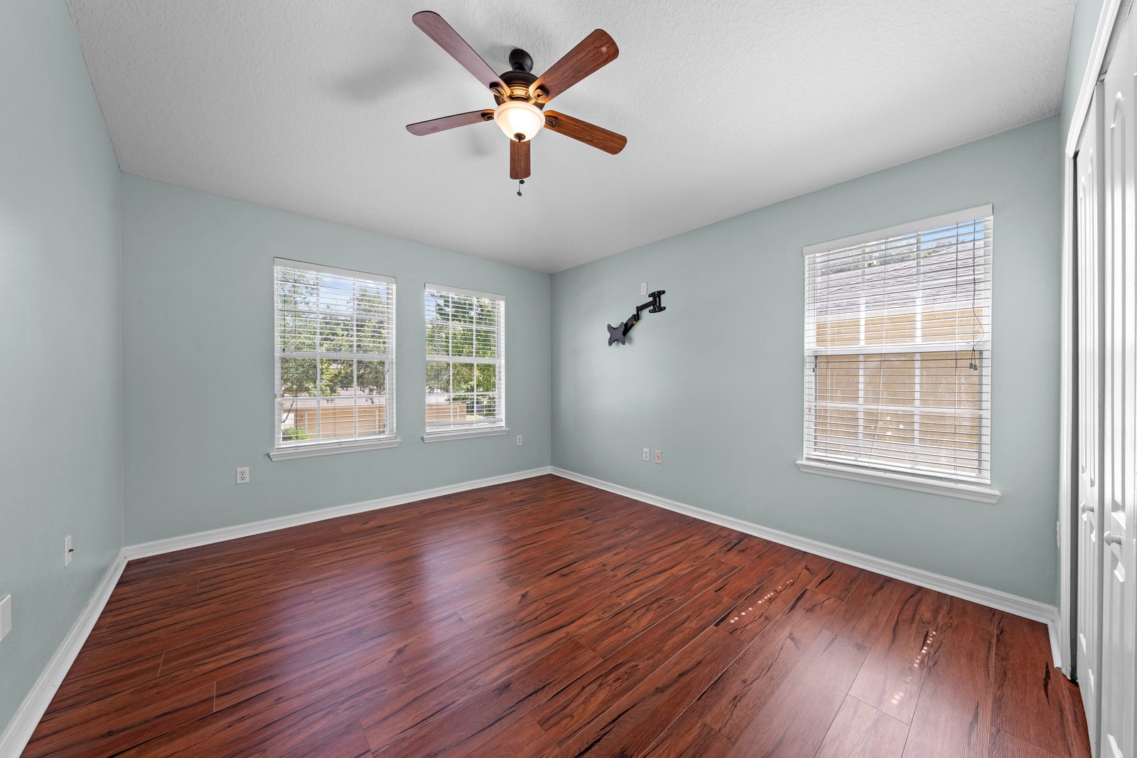 Second bedroom with ceiling fan
